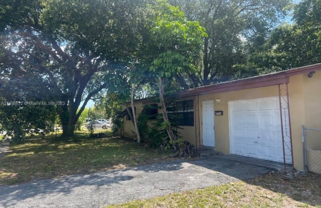 6480 Pierce St - 6480 Pierce Street, Hollywood, FL 33024