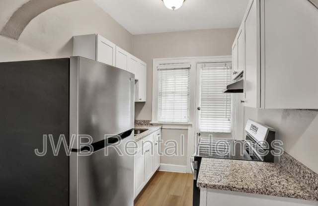 1508 McDuff Ave S #6