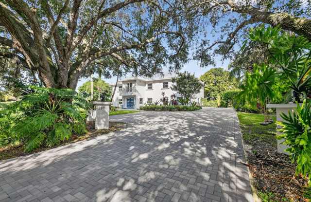 2900 Greenbriar Boulevard