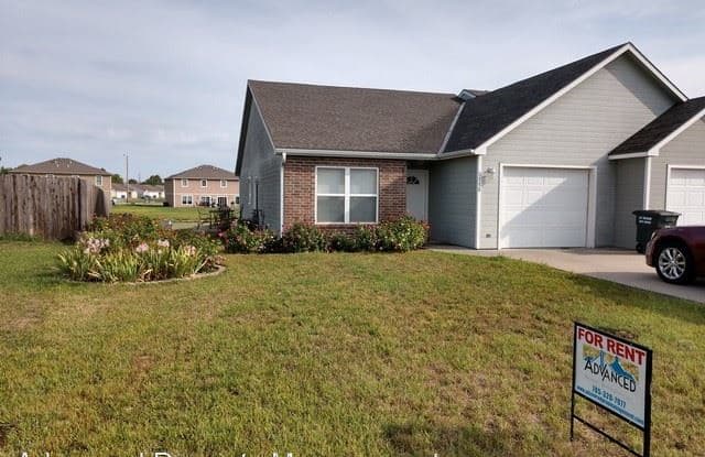 2718 Buttonwood Drive - 2718 Buttonwood Drive, Manhattan, KS 66502