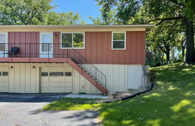 {10105} Charming 2 bedroom + 1 car garage + updated bathroom