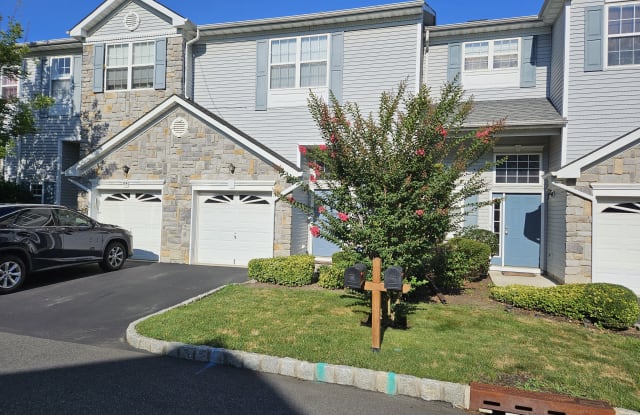 27 Harbor Bay Cir - 27 Harbor Bay Circle, Laurence Harbor, NJ 08879