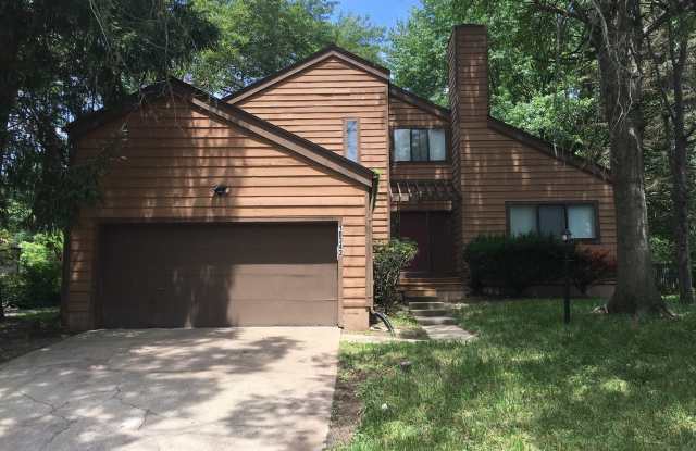 Spacious 4 Bedroom House in Beautiful Columbia!