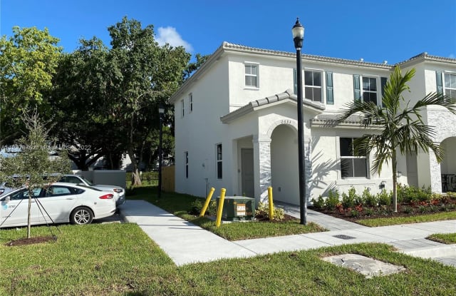 2633 SE 17th St - 2633 Southeast 17th Street, Homestead, FL 33035