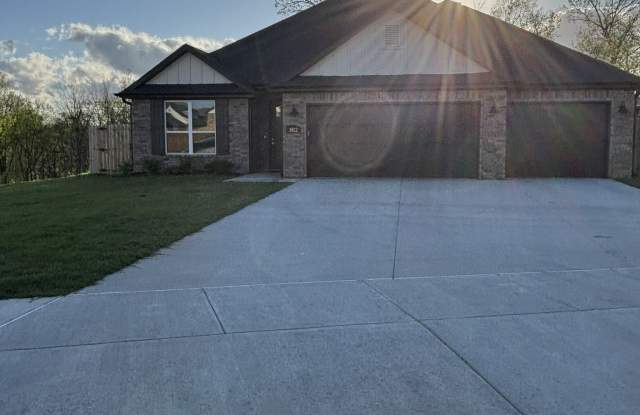 3812 Southwest Pinecrest Drive