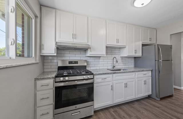 3892-98 Brittany Circle - 3894