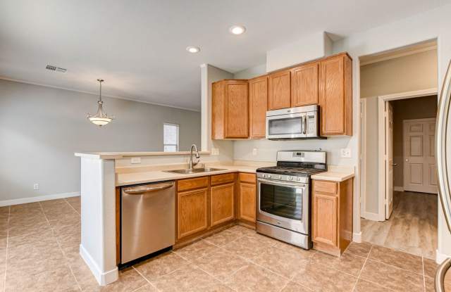 Beautiful 4 bedroom 3 bath home in Mountains Edge