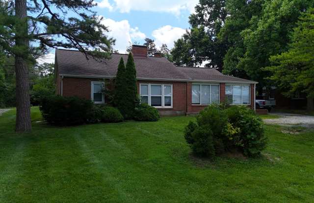 Charming Single-Family Home with Oversized Kitchen & Sunroom