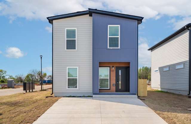 Photo of Newer 3BR Centerton Gem: Modern Living with Lawn Care Included!