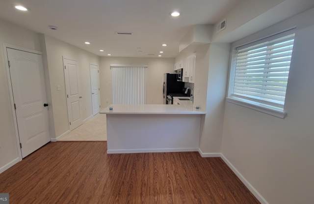 531 HILLTOP TERRACE SE