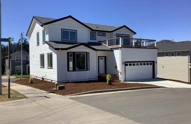 4-bedroom 3-bathroom house on Moon Mountain