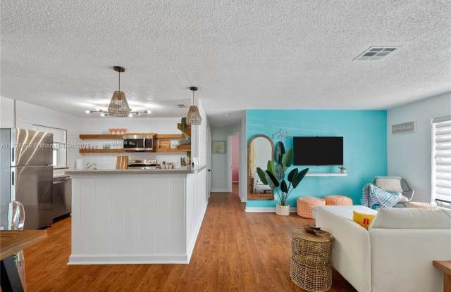 2772 NE Spruce Ridge Ave