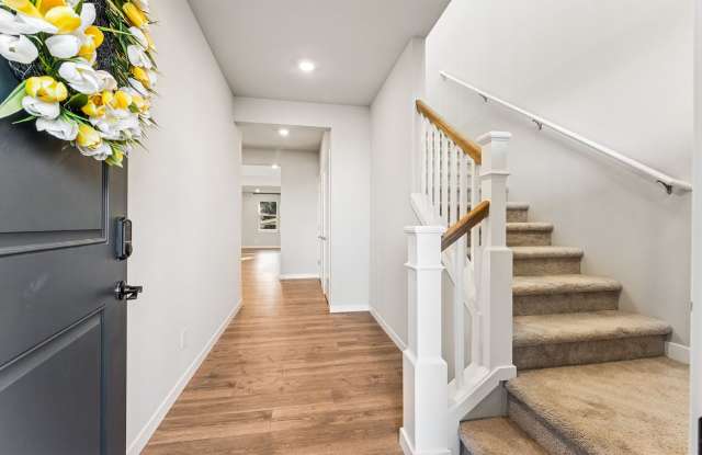 Modern 5-Bedroom, 3 bath home in Port Orchards Stetson Heights Neighborhood