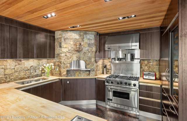 800 S Monarch Street unit: #4