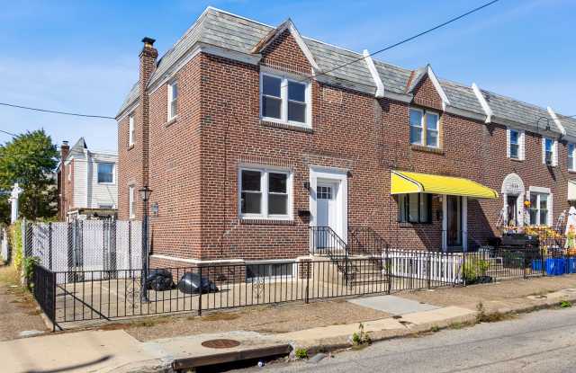 Wow! South Philly Modern 3 Bed 2 Bath Home! Yard! Central Air! W/D! H/W Floors! Gorgeous!