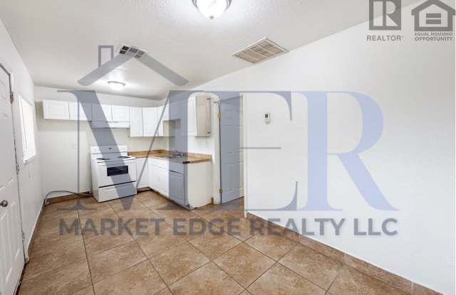 1Bed/1Bath Apt at 16th St/Thomas Rd! -- NO HOA! FENCED-IN YARD! -- NO APPLICATION FEE!