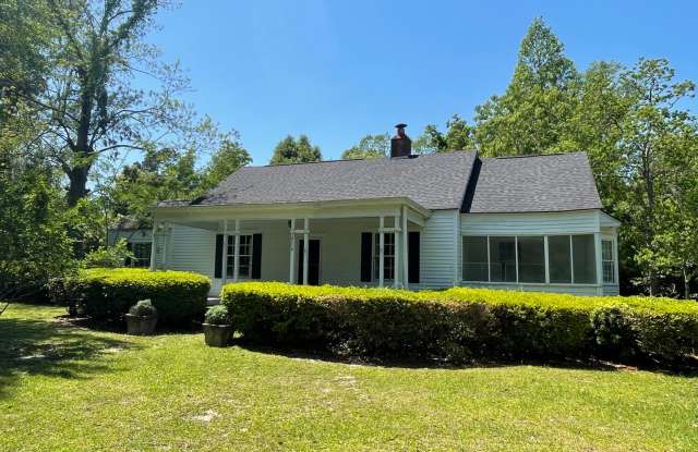 3 Bedroom/2 Bath Home in Valdosta - 2516 North Oak Street, Valdosta, GA 31602