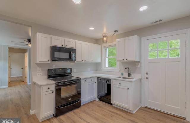 1816 Maple Lane