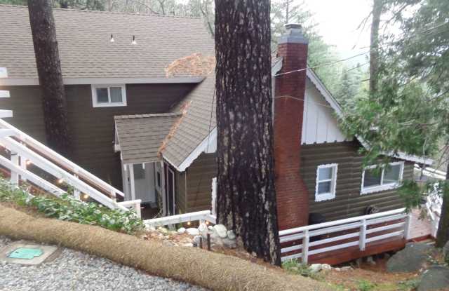 Photo of 4 BEDROOM ON KNOLL CIRCLE