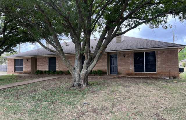 3/2 Hewitt, TX Duplex