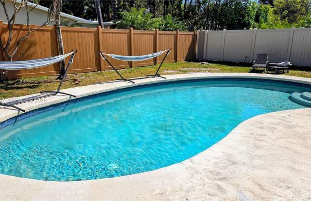 4360 NE 13th Avenue Main, Oakland Park, FL 33334