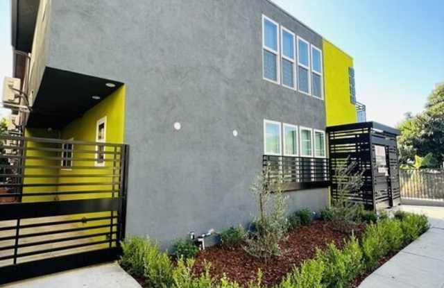 6244 De Longpre Ave