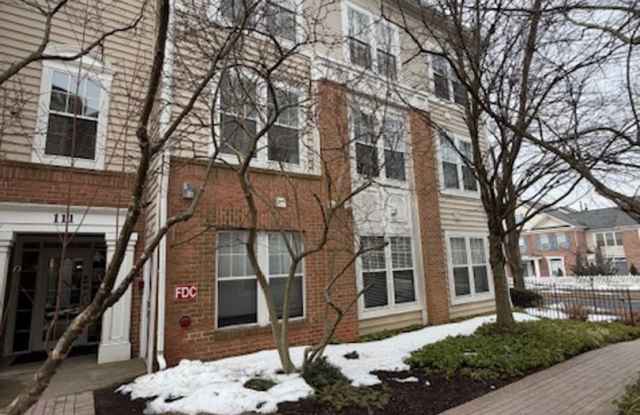 SPACIOUS 2 BEDROOM 2 BATH CONDO WITH LOFT IN KING FARM