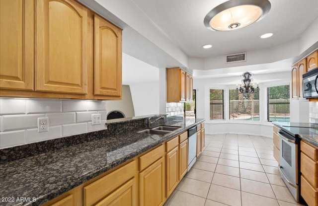 8326 E VIA DE LA LUNA --