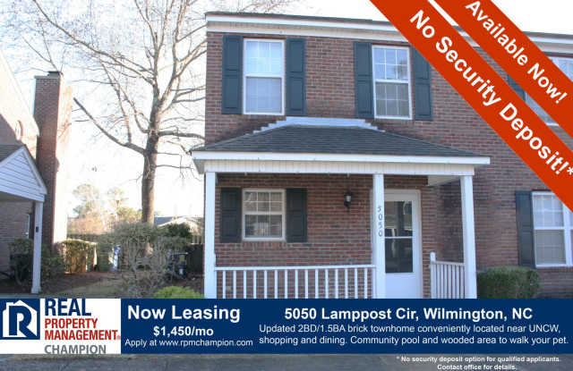 Recently updated 2 BD/1.5 BA End Unit Townhome w/Community Pool