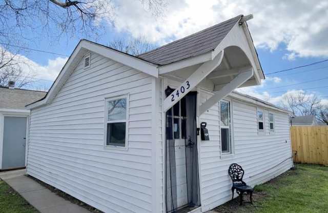 2 Bedroom Close To Downtown