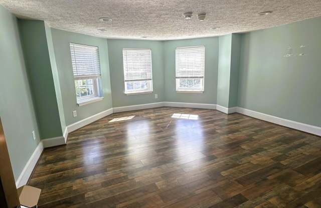 5 OAK AVE N unit: 1-A