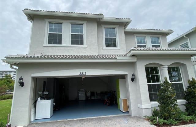 3813 Greenway Dr - 3813 Greenway Drive, Hollywood, FL 33021