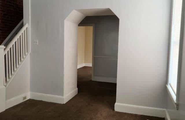 2907 N MADISON Street