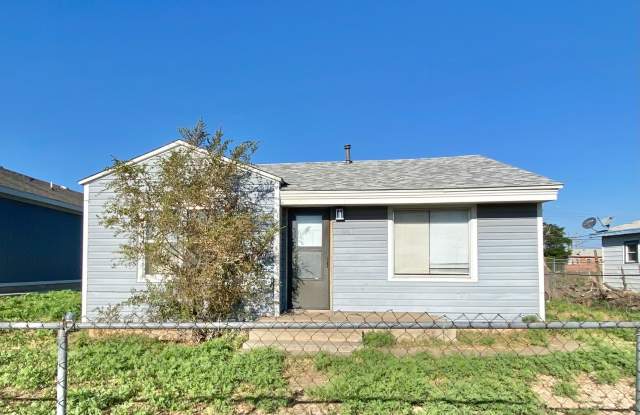 Move in special - half of 2nd month's rent - 2612 Juniper Avenue, Lubbock, TX 79404