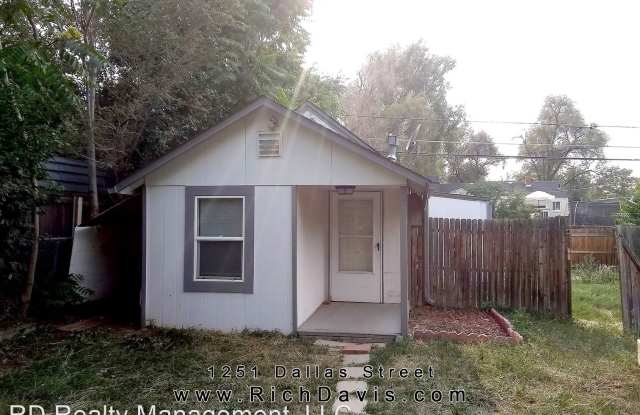 1251 N Dallas St
