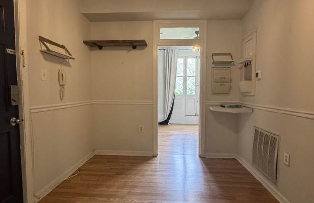 Centrally Located 1BR/1BA in Georgetown