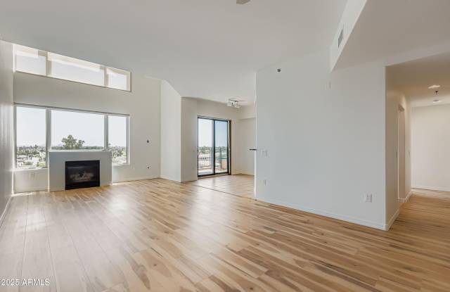 2302 N CENTRAL Avenue