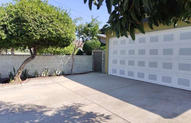 3116 Gladys Ave