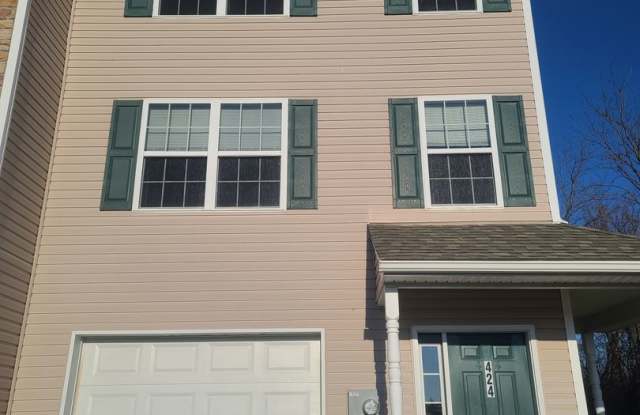 Photo of 3 Bedroom 2 1/2 bath ** End Unit** Townhome for Rent in Waynesboro