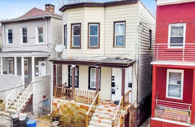 Photo of 22 Jones Place unit: 1St Flr