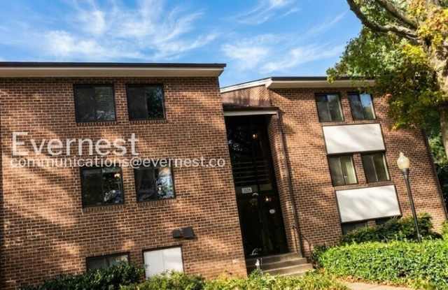 1528 Northgate Square