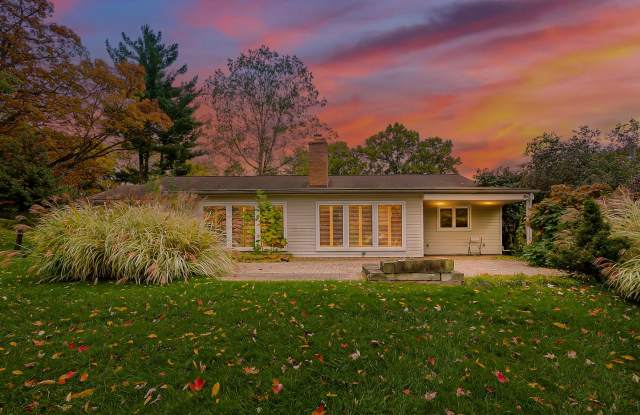 Photo of Beautiful 3-Bed, 3-Bath Home in Desirable Bloomfield Township!
