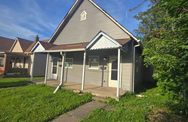 Studio Duplex located on the Westside near 10th St and White River Pkway Dr (Half off of 1st month rent)