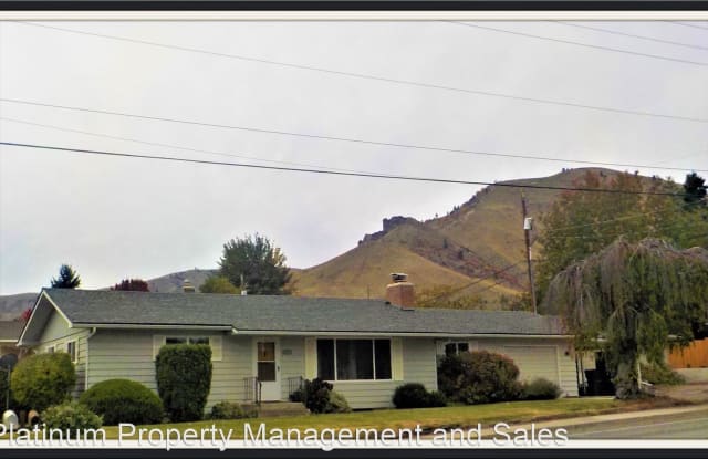 1903 5th St - 1903 5th Street, Wenatchee, WA 98801