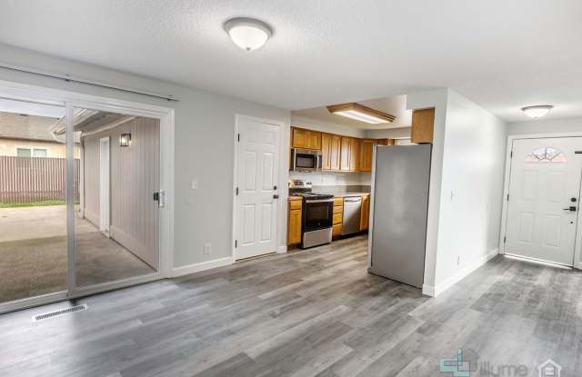 Photo of NO RENT UNTIL 2026! Charming 4-Bedroom Keizer Home Close to Everything