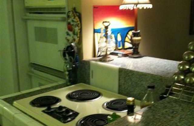 LARGE 4BR - 2BA HOUSE - NEWLY REMODEDLED CERAMIC TILE THROUGHOUT