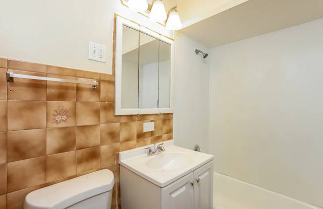 2033 North Carlisle Street