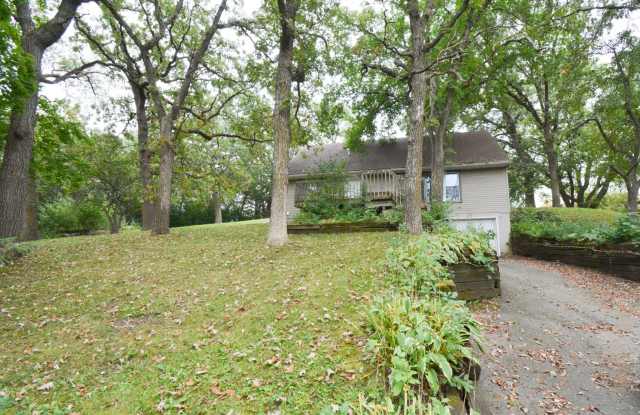 Photo of 3-Bedroom Home with Walk-In Closet, Deck  Prime Location Near Shopping