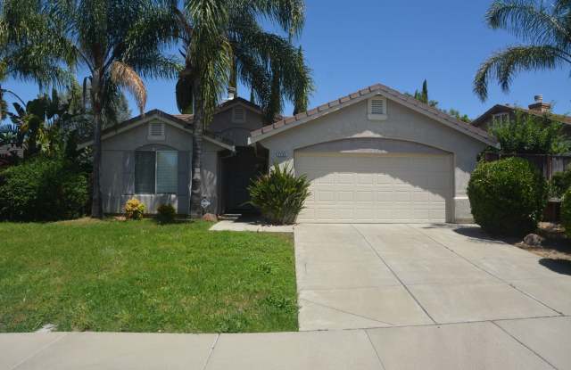 Sharp and clean Dallas Ranch area 4 bedroom, 2 bath home with 1,533 sq. ft