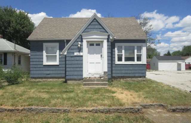 AUGUST MOVE IN! Nice 4 Bedroom Home Close to Ball State